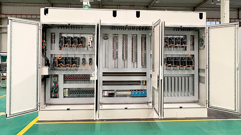 為何現(xiàn)代工業(yè)自動化都選擇伺服控制柜？揭秘其六大核心優(yōu)勢
