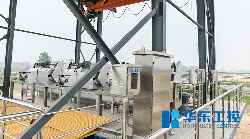 華東現(xiàn)場泵站室外不銹鋼控制柜