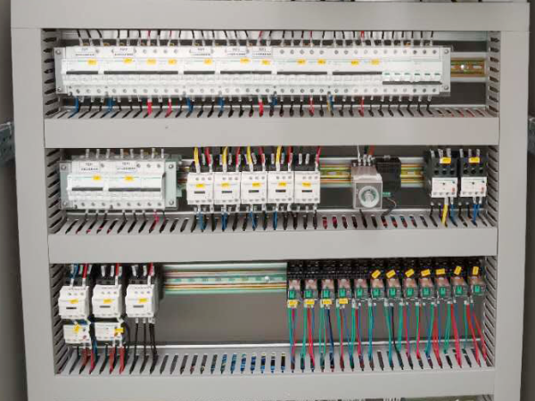 變頻柜細節(jié)